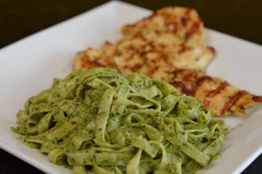 Tallarín Verde con Pollo